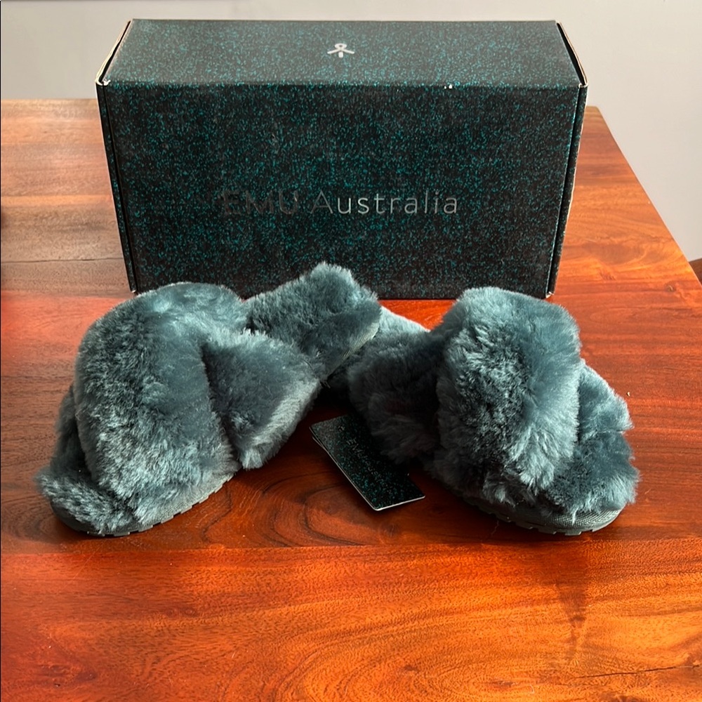 EMU Australia, Mayberry slipper in deep, teal color.